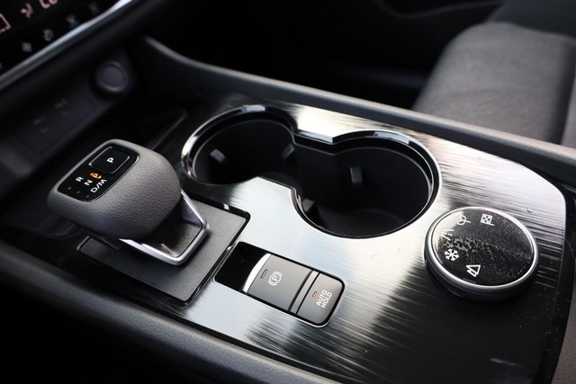 Nissan Rogue Vehicle Image 15