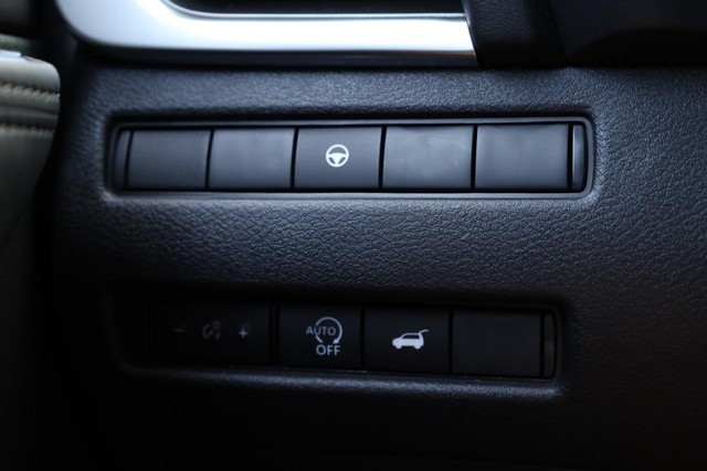Nissan Rogue Vehicle Image 18