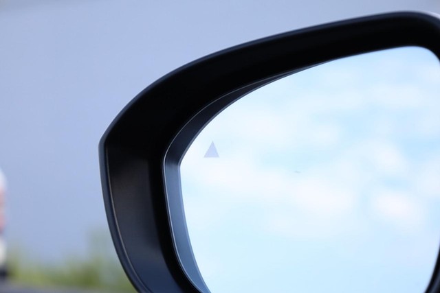 Nissan Rogue Vehicle Image 19