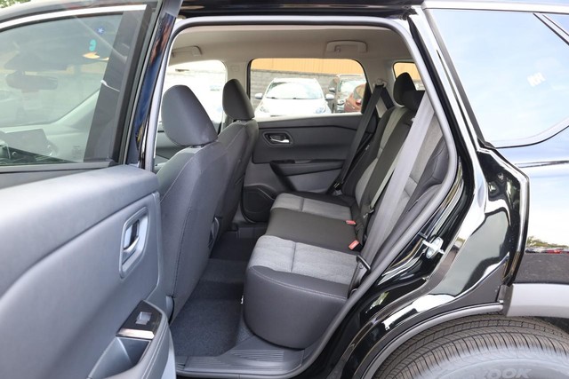 Nissan Rogue Vehicle Image 20