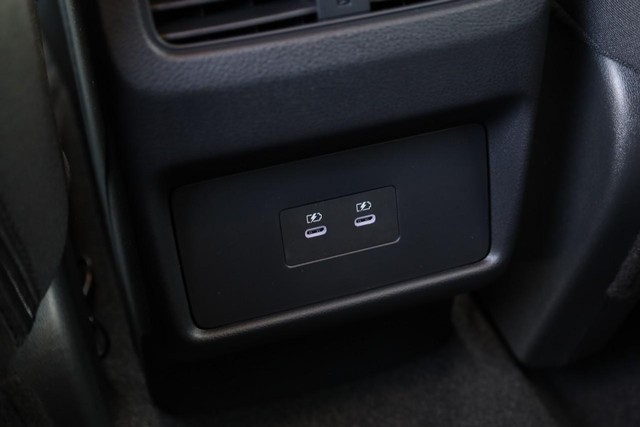 Nissan Rogue Vehicle Image 21