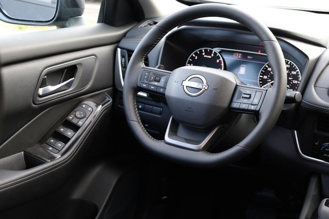 Nissan Rogue Vehicle Image 23