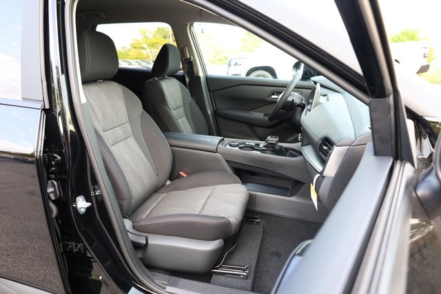 Nissan Rogue Vehicle Image 24