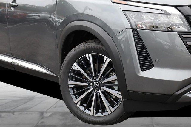 Nissan Pathfinder Vehicle Image 03