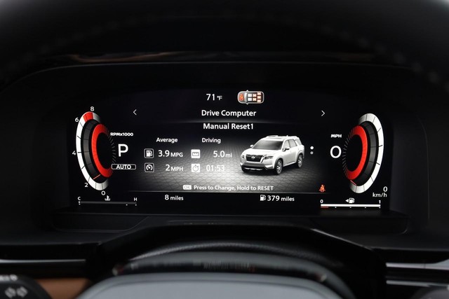 Nissan Pathfinder Vehicle Image 14