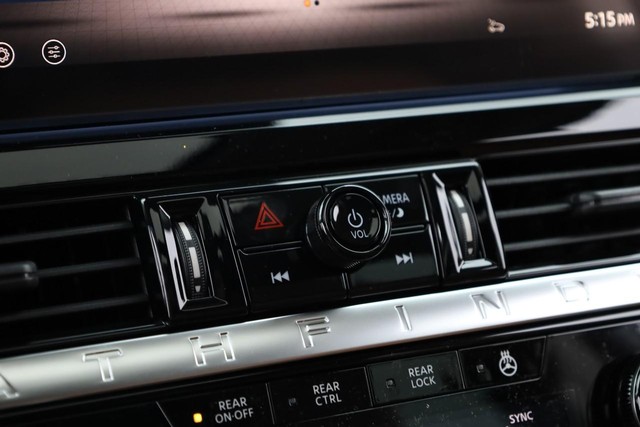 Nissan Pathfinder Vehicle Image 17