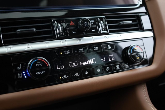 Nissan Pathfinder Vehicle Image 18