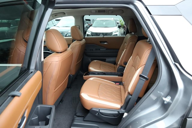 Nissan Pathfinder Vehicle Image 26