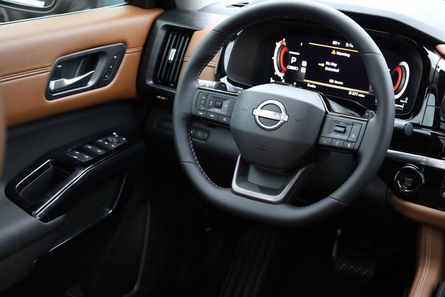 Nissan Pathfinder Vehicle Image 30
