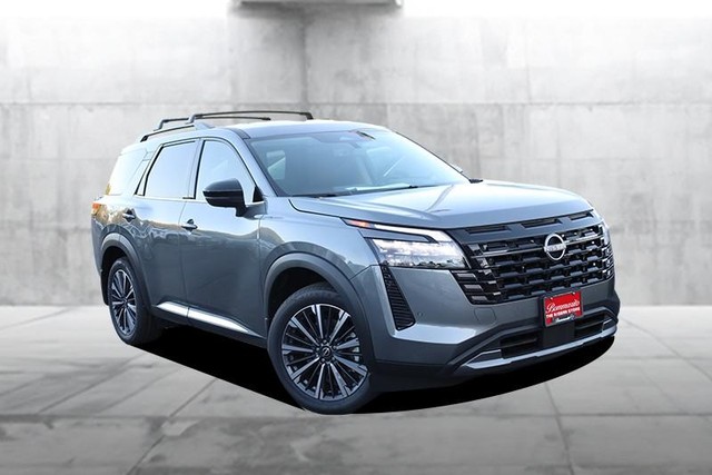 Nissan Pathfinder Vehicle Full-screen Gallery Image 2
