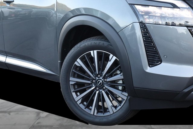 Nissan Pathfinder Vehicle Full-screen Gallery Image 3