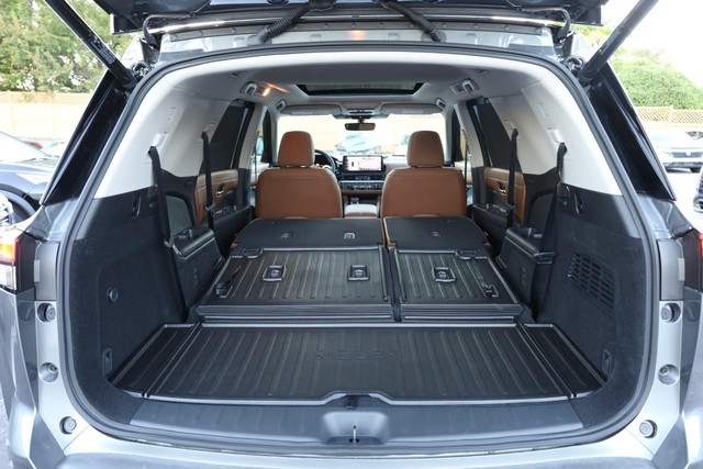 Nissan Pathfinder Vehicle Full-screen Gallery Image 7