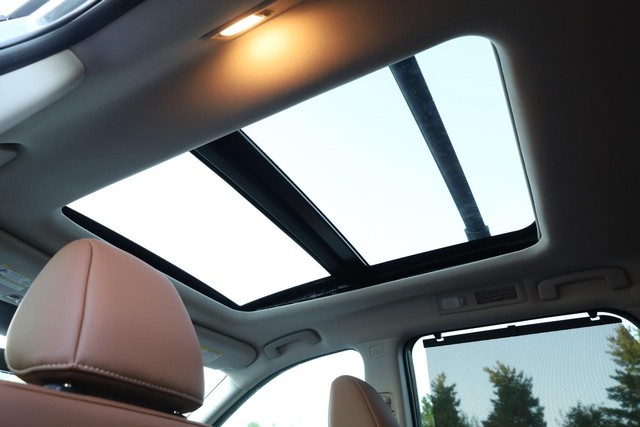 Nissan Pathfinder Vehicle Full-screen Gallery Image 10