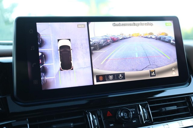 Nissan Pathfinder Vehicle Full-screen Gallery Image 14