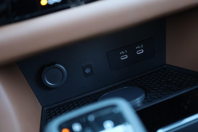 Nissan Pathfinder Vehicle Full-screen Gallery Image 17