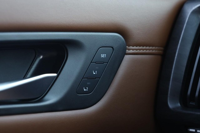Nissan Pathfinder Vehicle Full-screen Gallery Image 21