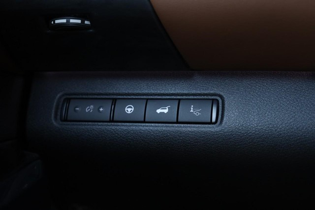 Nissan Pathfinder Vehicle Full-screen Gallery Image 22