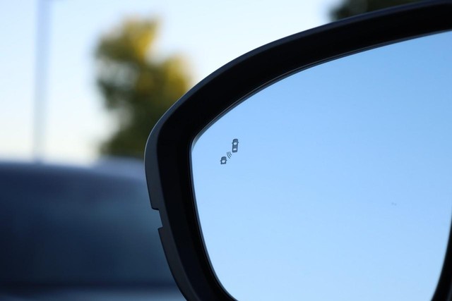 Nissan Pathfinder Vehicle Full-screen Gallery Image 23