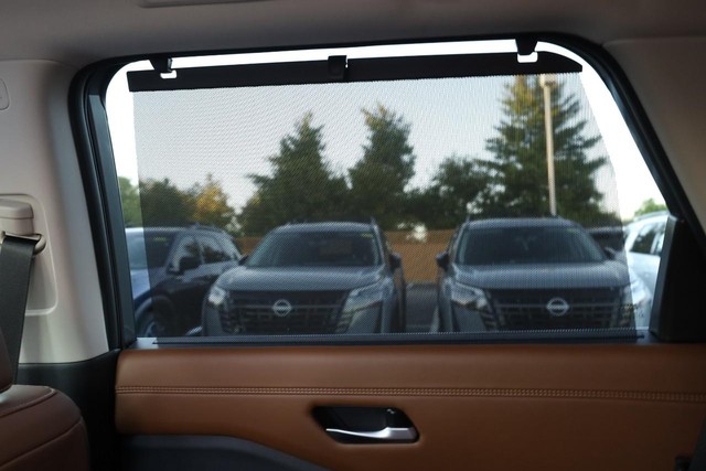 Nissan Pathfinder Vehicle Full-screen Gallery Image 25