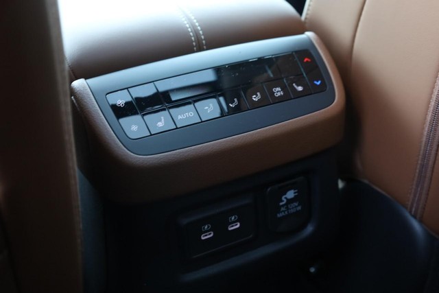 Nissan Pathfinder Vehicle Full-screen Gallery Image 26