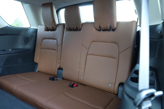 Nissan Pathfinder Vehicle Full-screen Gallery Image 29