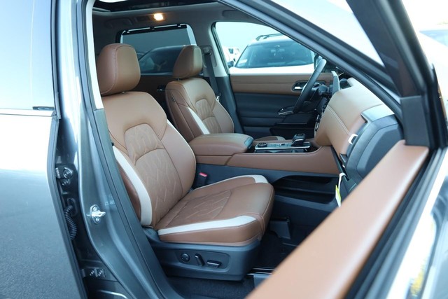 Nissan Pathfinder Vehicle Full-screen Gallery Image 30