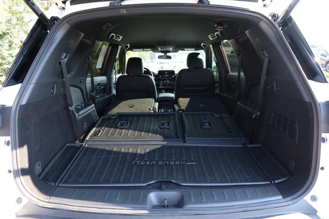 Nissan Pathfinder Vehicle Image 09