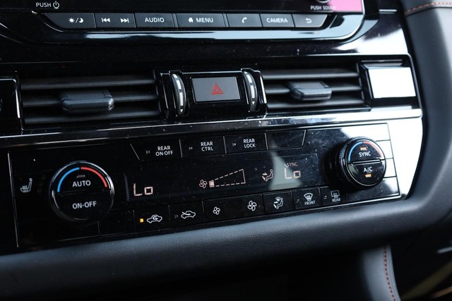 Nissan Pathfinder Vehicle Image 15