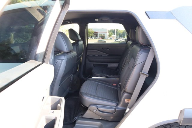 Nissan Pathfinder Vehicle Image 22