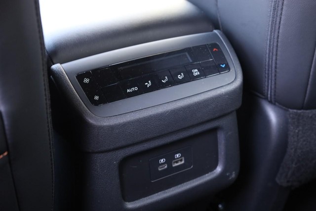 Nissan Pathfinder Vehicle Image 23