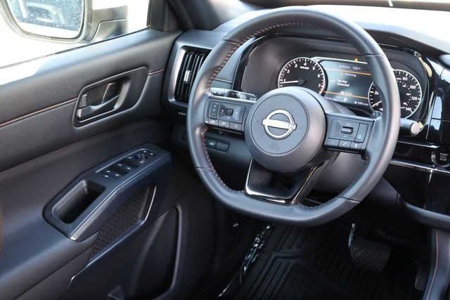 Nissan Pathfinder Vehicle Image 25