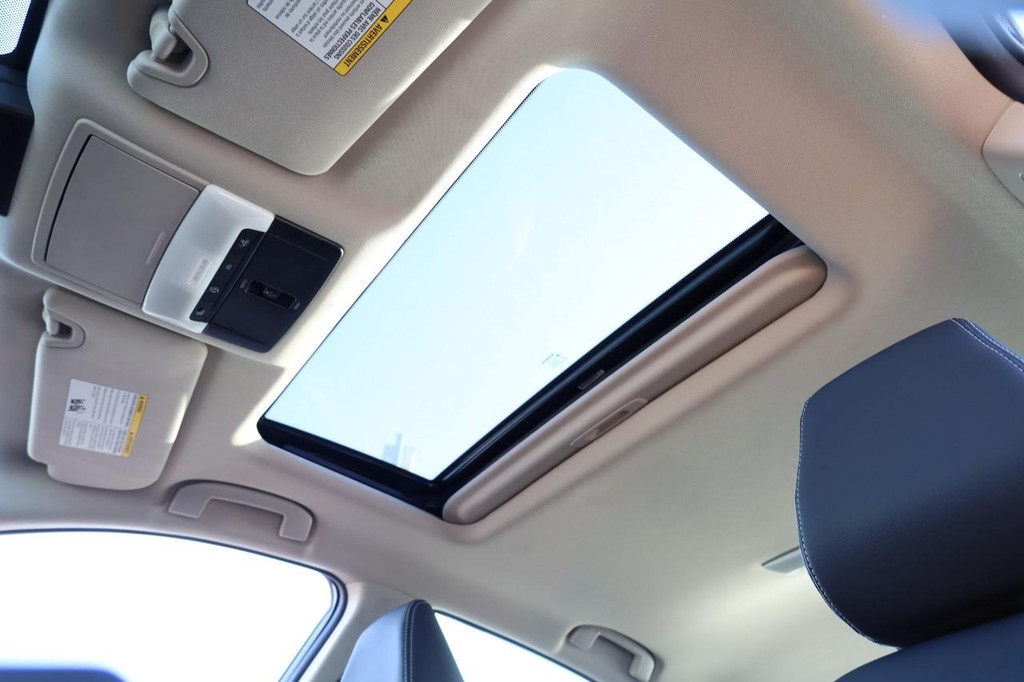 Nissan Altima Vehicle Image 09