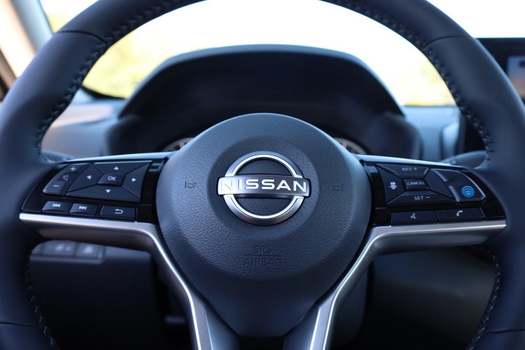 Nissan Altima Vehicle Image 10