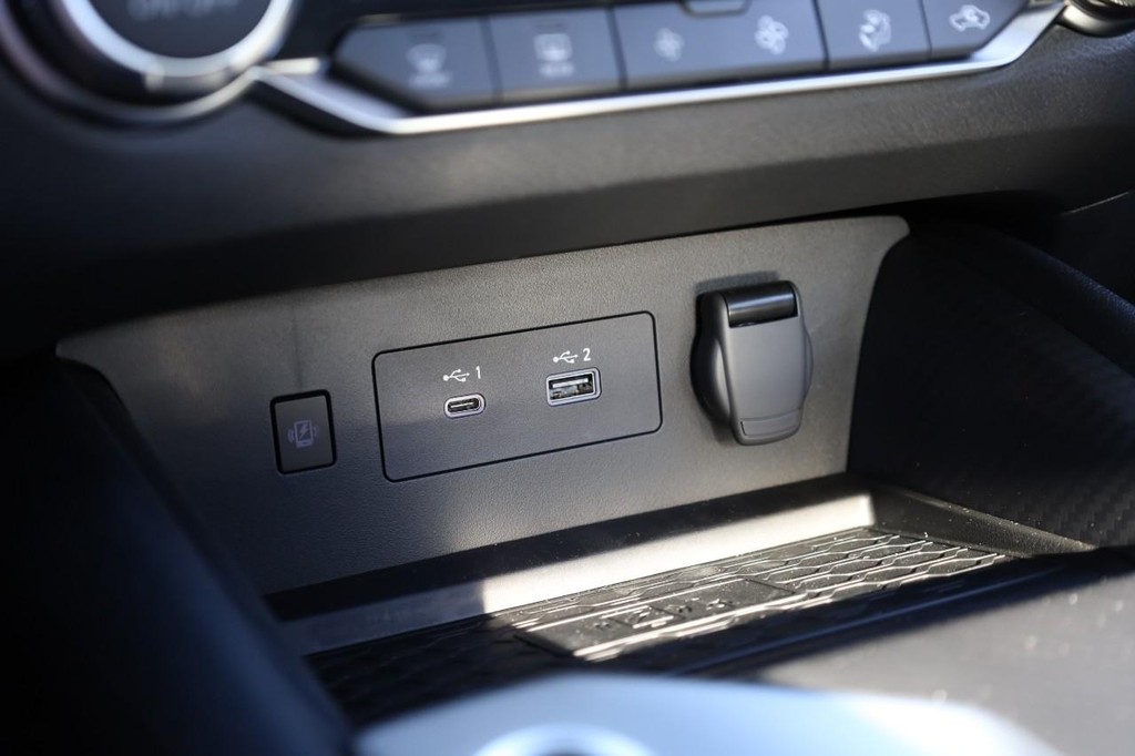 Nissan Altima Vehicle Image 15