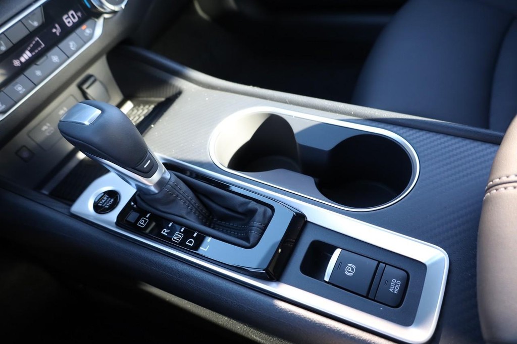Nissan Altima Vehicle Image 16