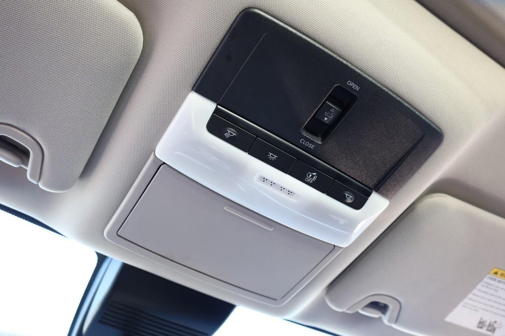Nissan Altima Vehicle Image 17