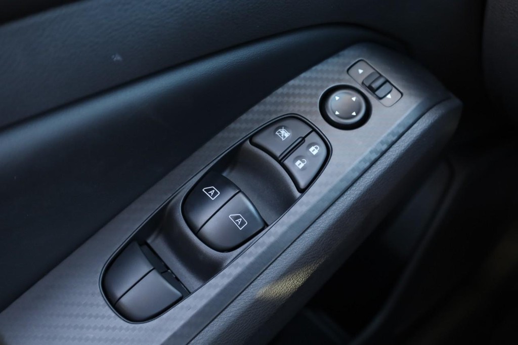 Nissan Altima Vehicle Image 18
