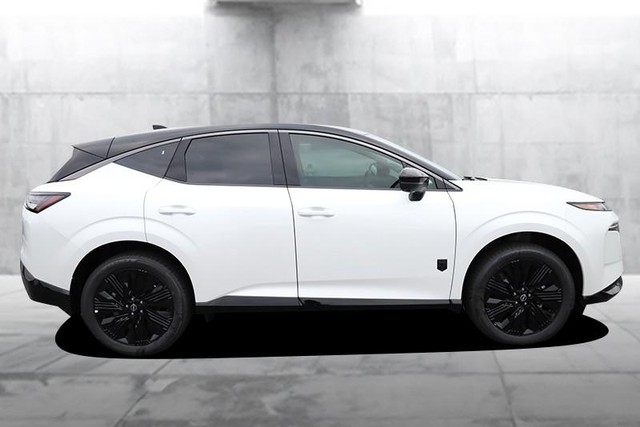 Nissan Murano Vehicle Full-screen Gallery Image 5