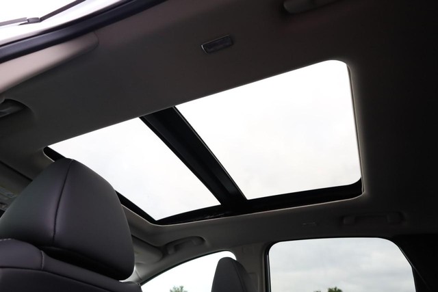 Nissan Murano Vehicle Full-screen Gallery Image 10