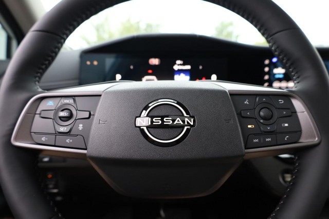 Nissan Murano Vehicle Full-screen Gallery Image 11