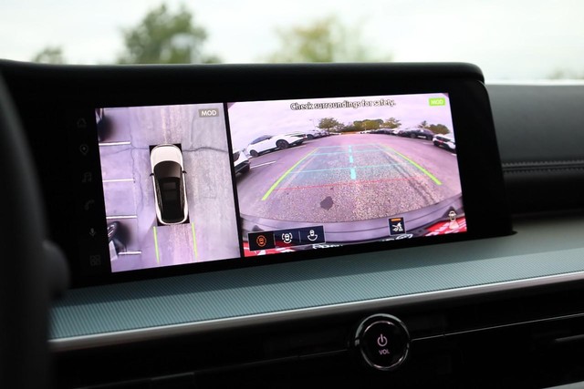 Nissan Murano Vehicle Full-screen Gallery Image 15