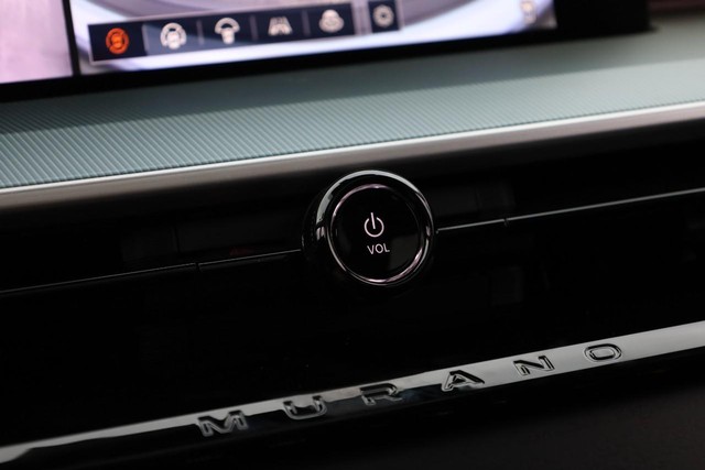 Nissan Murano Vehicle Full-screen Gallery Image 16