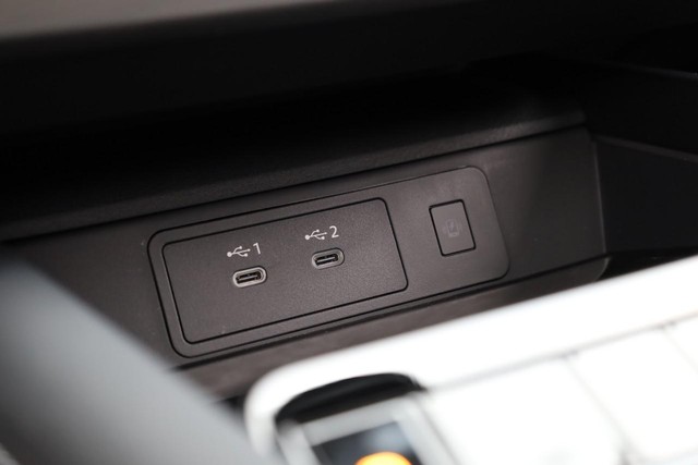 Nissan Murano Vehicle Full-screen Gallery Image 18