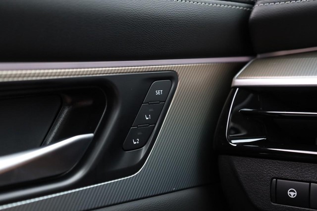 Nissan Murano Vehicle Full-screen Gallery Image 22