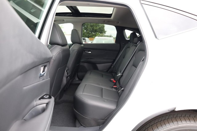 Nissan Murano Vehicle Full-screen Gallery Image 25