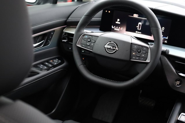 Nissan Murano Vehicle Full-screen Gallery Image 28