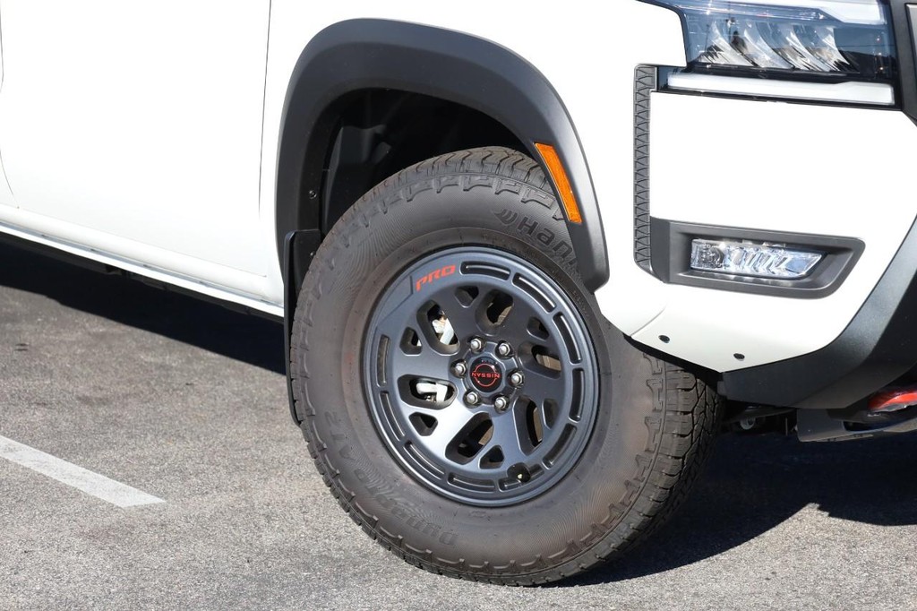 Nissan Frontier Vehicle Image 03