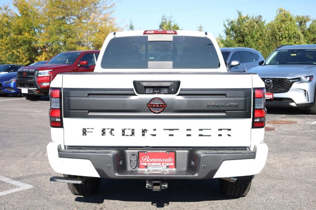 Nissan Frontier Vehicle Image 06