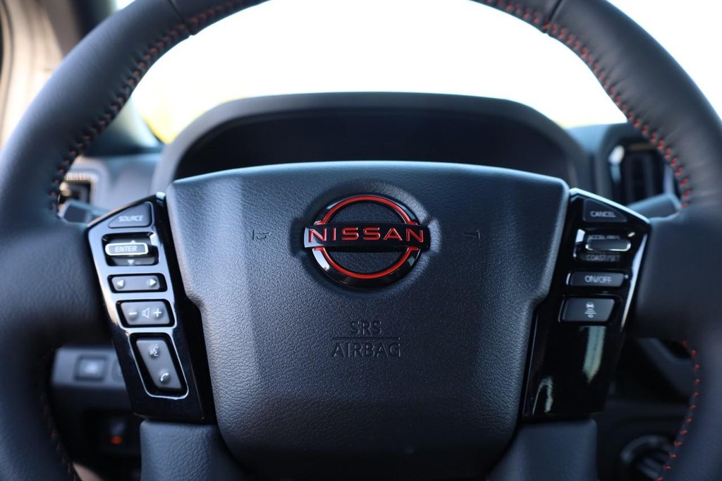 Nissan Frontier Vehicle Image 09