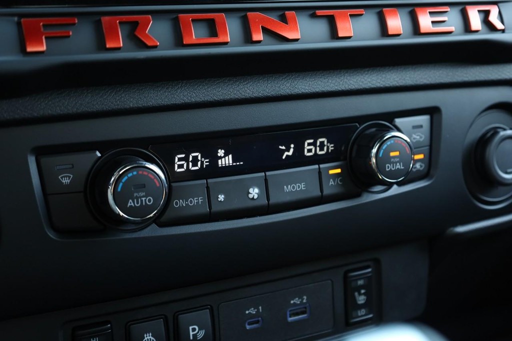 Nissan Frontier Vehicle Image 13